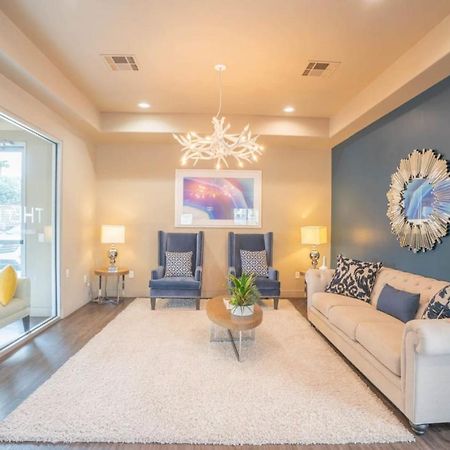 Posh 2Bd - Midtown - Gym, Pool, W-D, Parking - Sleeps 8 Apartment Phoenix Exterior photo