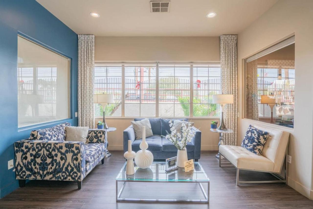 Posh 2Bd - Midtown - Gym, Pool, W-D, Parking - Sleeps 8 Apartment Phoenix Exterior photo
