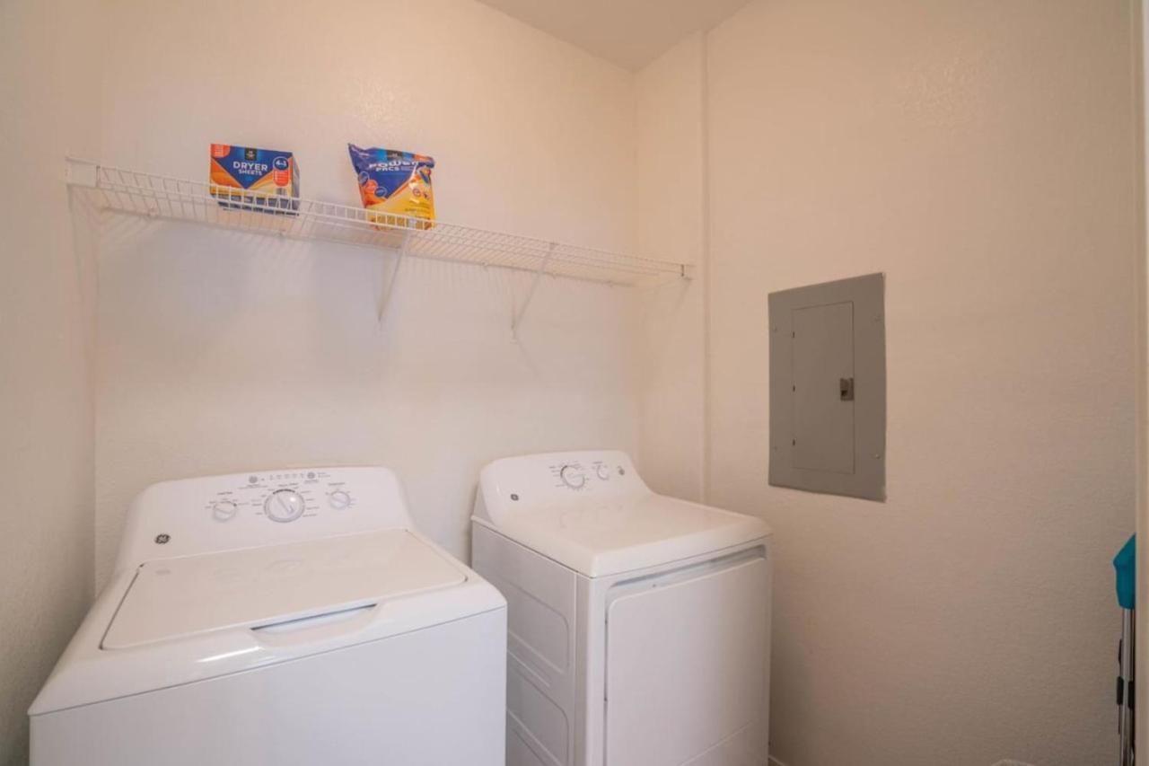 Posh 2Bd - Midtown - Gym, Pool, W-D, Parking - Sleeps 8 Apartment Phoenix Exterior photo