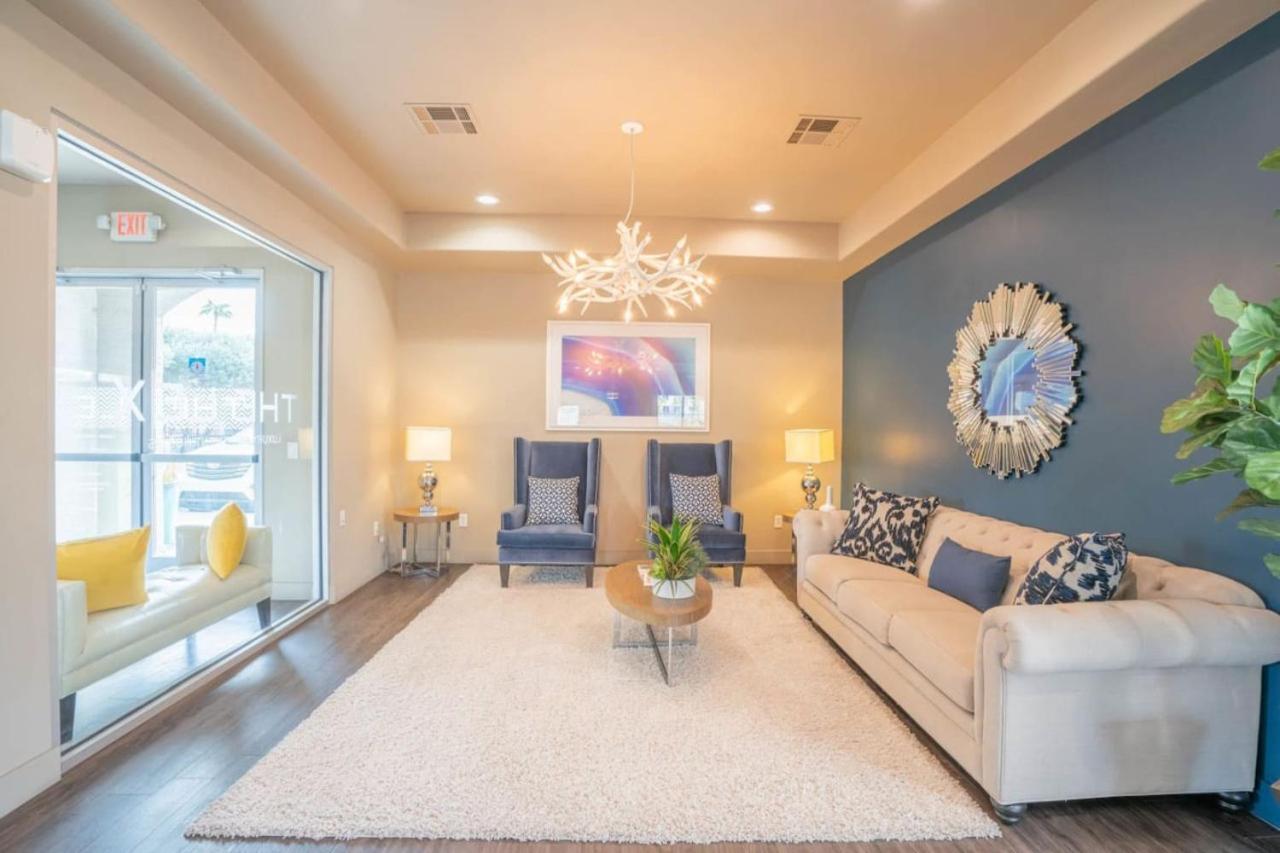 Posh 2Bd - Midtown - Gym, Pool, W-D, Parking - Sleeps 8 Apartment Phoenix Exterior photo