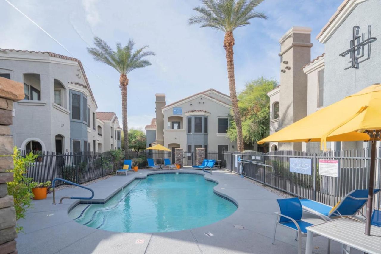 Posh 2Bd - Midtown - Gym, Pool, W-D, Parking - Sleeps 8 Apartment Phoenix Exterior photo