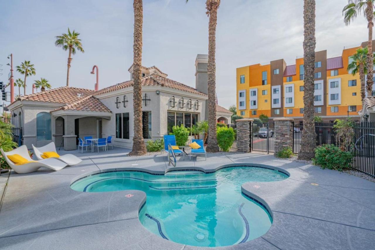 Posh 2Bd - Midtown - Gym, Pool, W-D, Parking - Sleeps 8 Apartment Phoenix Exterior photo