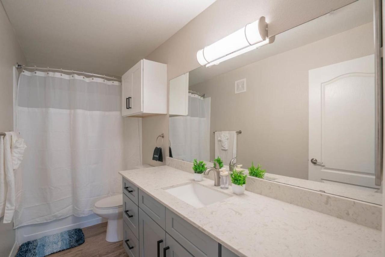 Posh 2Bd - Midtown - Gym, Pool, W-D, Parking - Sleeps 8 Apartment Phoenix Exterior photo