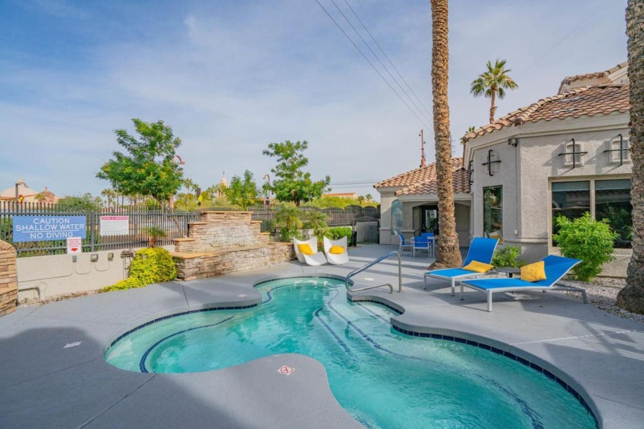 Posh 2Bd - Midtown - Gym, Pool, W-D, Parking - Sleeps 8 Apartment Phoenix Exterior photo