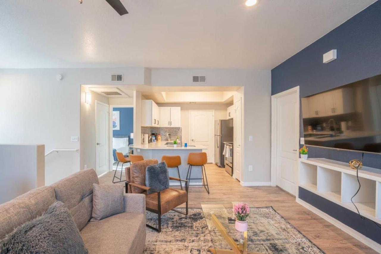 Posh 2Bd - Midtown - Gym, Pool, W-D, Parking - Sleeps 8 Apartment Phoenix Exterior photo