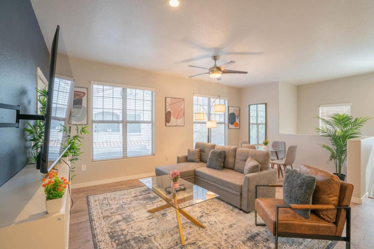 Posh 2Bd - Midtown - Gym, Pool, W-D, Parking - Sleeps 8 Apartment Phoenix Exterior photo