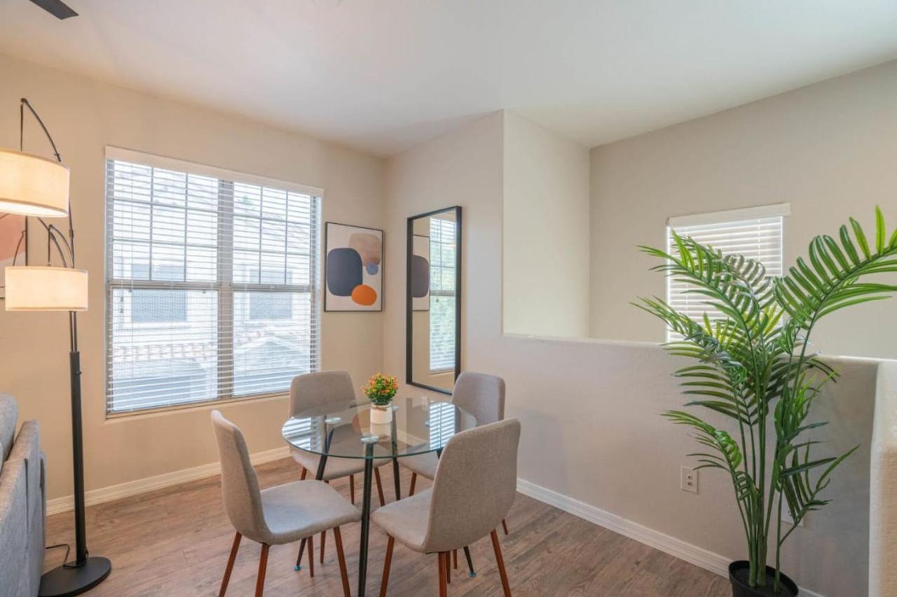Posh 2Bd - Midtown - Gym, Pool, W-D, Parking - Sleeps 8 Apartment Phoenix Exterior photo